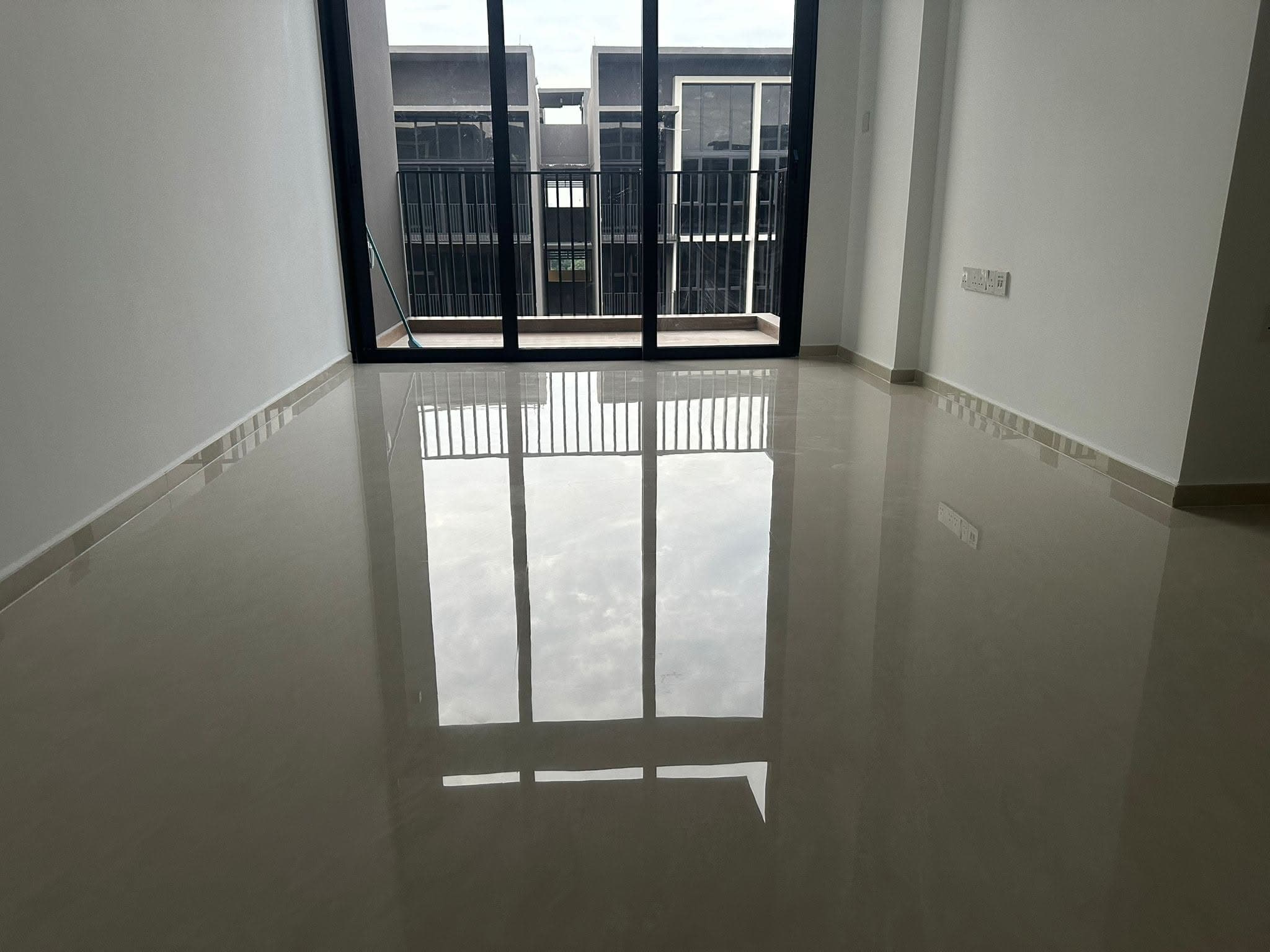 Living room with a reflective polished tile floor